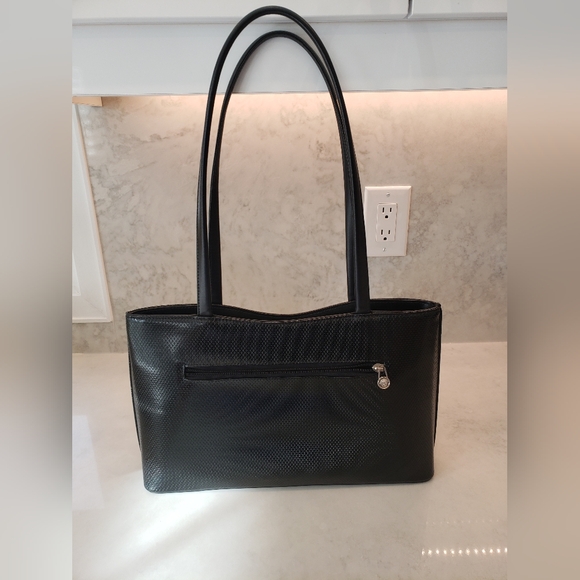 Classic Black Leather Long Strap Shoulder Bag with Silver Accents - Picture 4 of 12